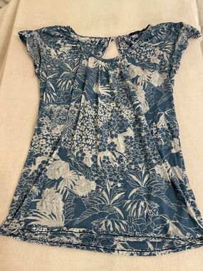 Lux Blue and White Floral Short Sleeve Top